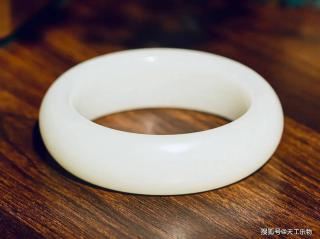 品种繁多的和田玉手镯,要怎样才能够认清认全?